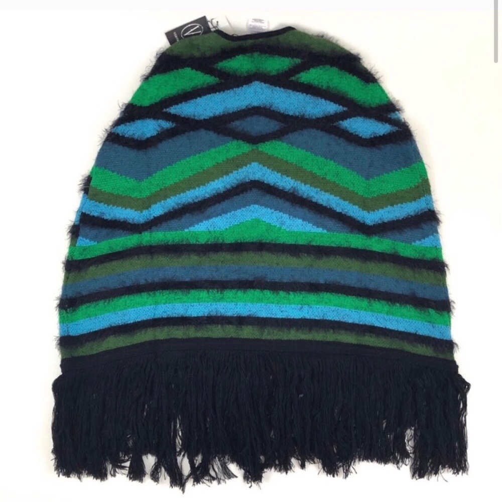 Vertigo Cozy Shawl Cape Poncho Shrug Sweater Fringe NEW Size Small Medium - Picture 3 of 10